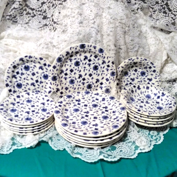Beautiful Set for 6 Rimmed Soup Bowls! , Early Vintage Pier 1 Imports! - Picture 1 of 8
